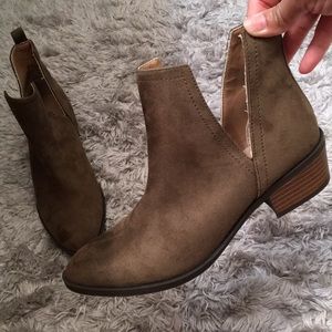 Olive booties